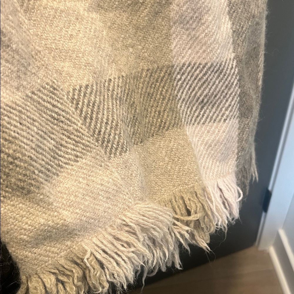 Beige Handwoven Scarf - Picture 4 of 5